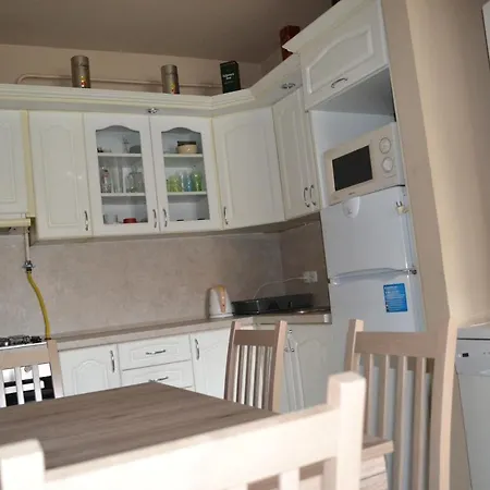 Poszata Apartman אגר