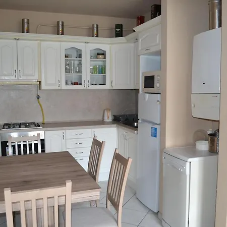 Poszata Apartman אגר