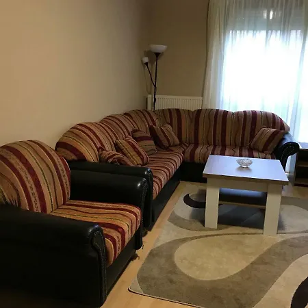 דירה Poszata Apartman אגר